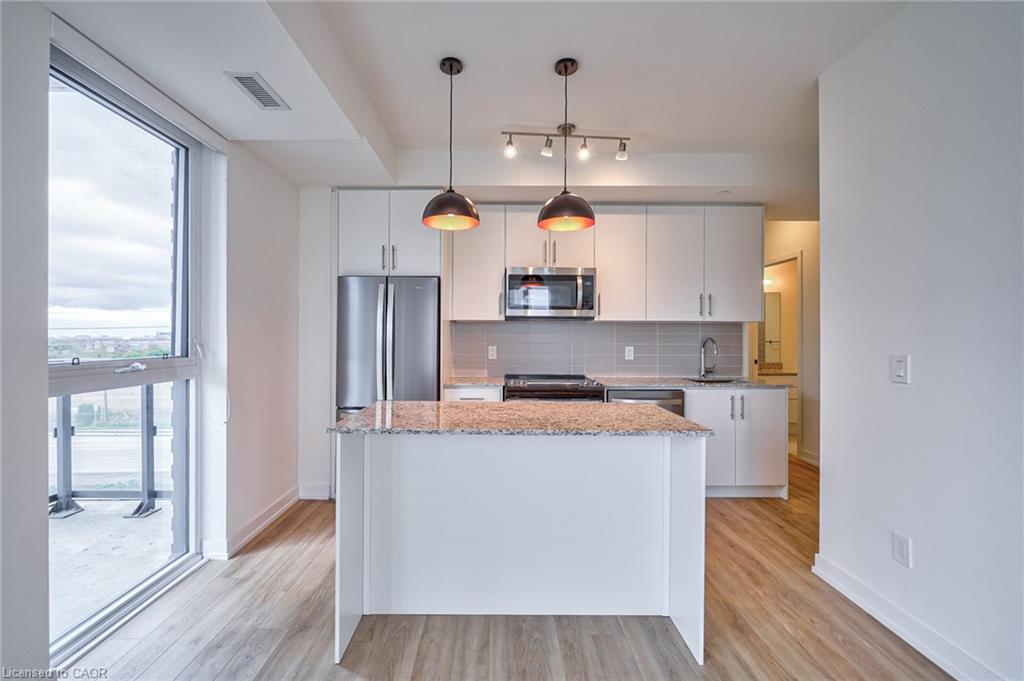 403-345 Wheat Boom Drive, Oakville, ON - Indoor Photo Showing Kitchen With Upgraded Kitchen