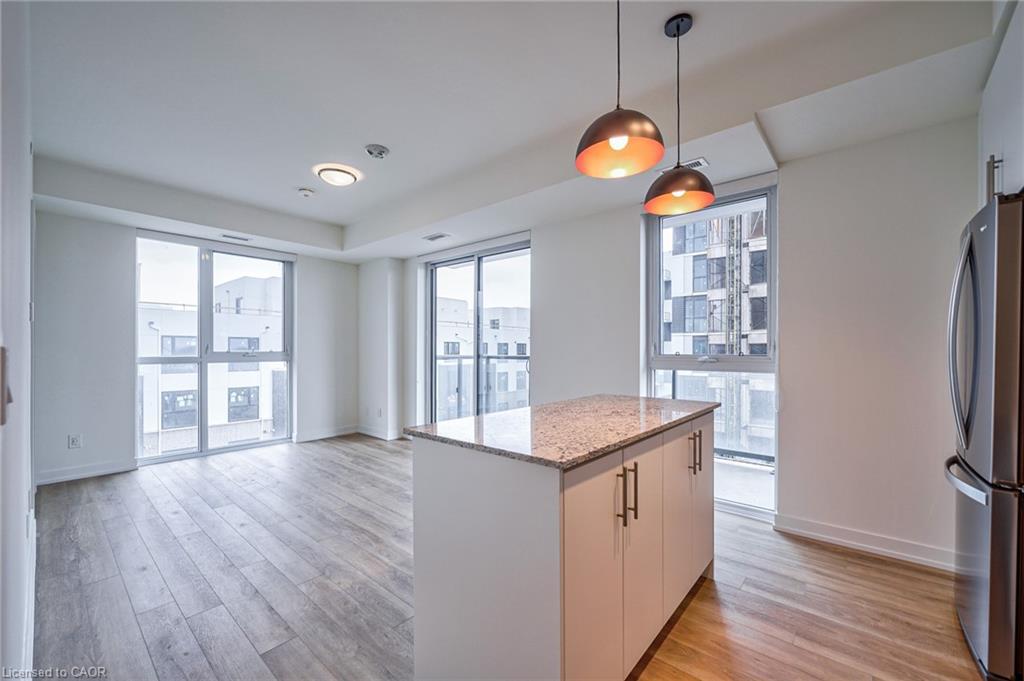 403-345 Wheat Boom Drive, Oakville, ON - Indoor Photo Showing Kitchen