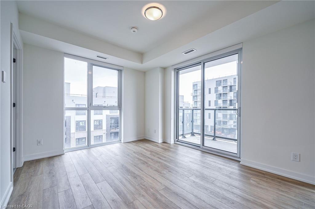 403-345 Wheat Boom Drive, Oakville, ON - Indoor Photo Showing Other Room