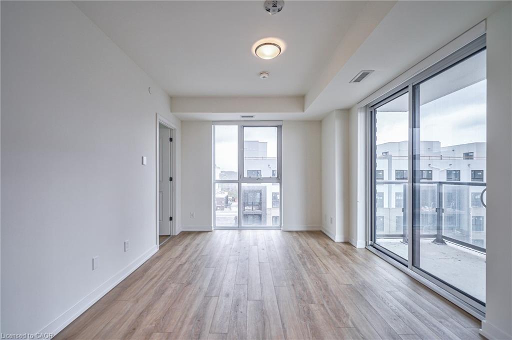 403-345 Wheat Boom Drive, Oakville, ON - Indoor Photo Showing Other Room