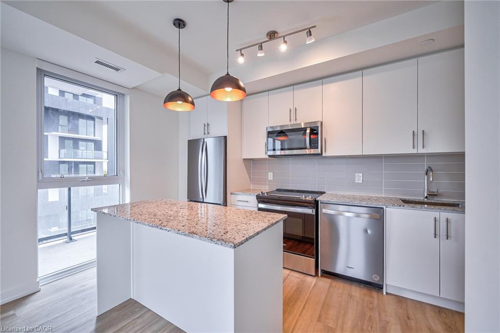 403-345 Wheat Boom Drive, Oakville, ON - Indoor Photo Showing Kitchen With Upgraded Kitchen