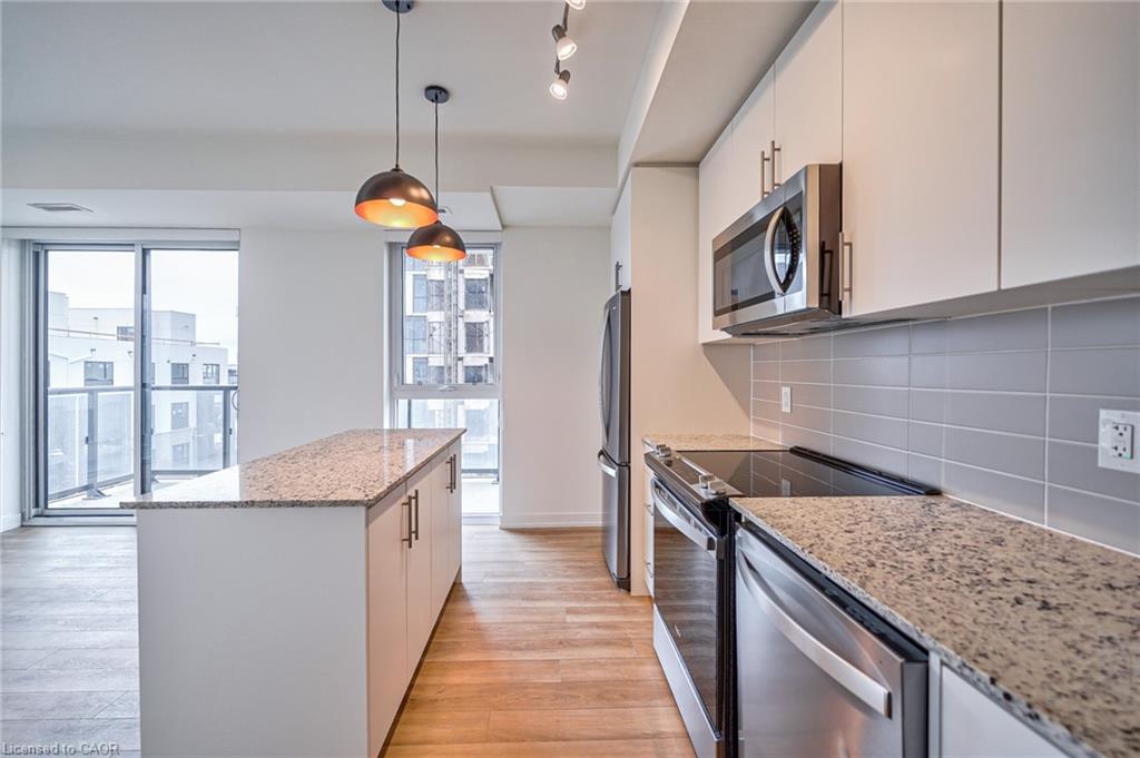 403-345 Wheat Boom Drive, Oakville, ON - Indoor Photo Showing Kitchen With Upgraded Kitchen