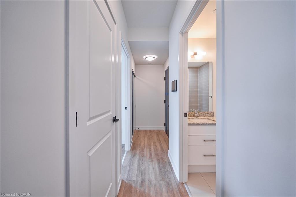 403-345 Wheat Boom Drive, Oakville, ON - Indoor Photo Showing Other Room