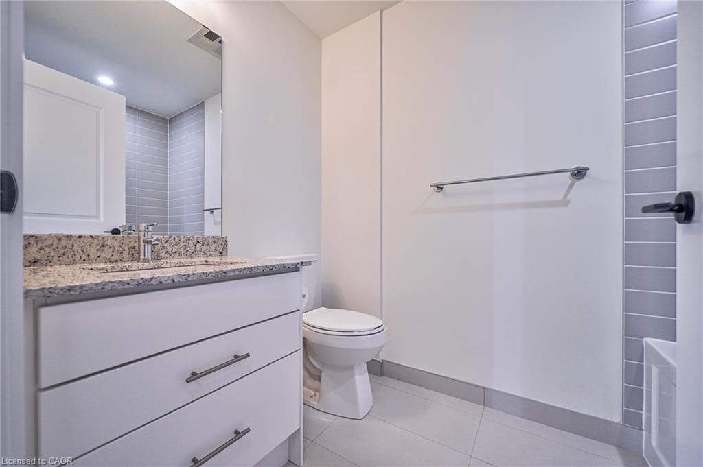 403-345 Wheat Boom Drive, Oakville, ON - Indoor Photo Showing Bathroom