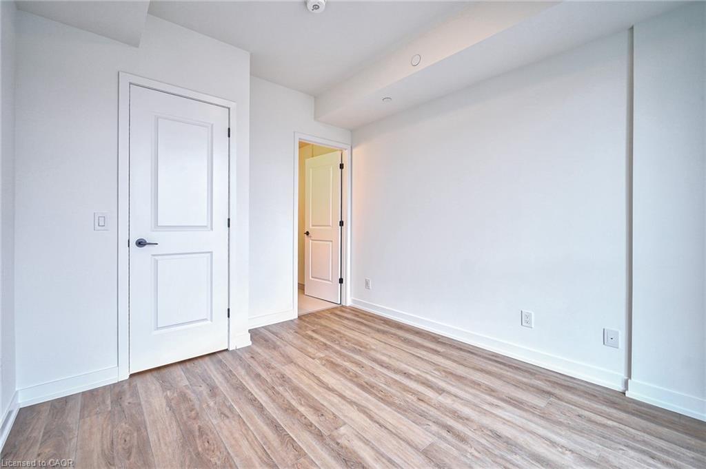 403-345 Wheat Boom Drive, Oakville, ON - Indoor Photo Showing Other Room