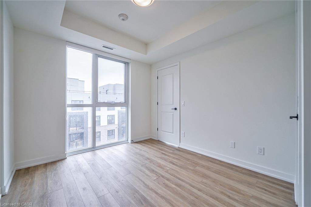 403-345 Wheat Boom Drive, Oakville, ON - Indoor Photo Showing Other Room