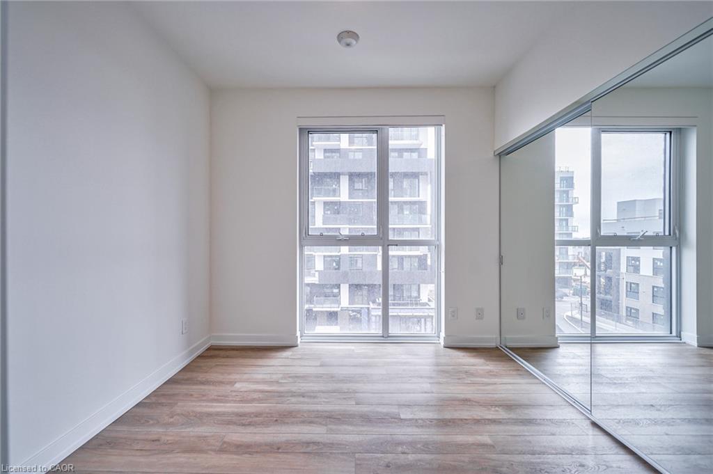 403-345 Wheat Boom Drive, Oakville, ON - Indoor Photo Showing Other Room