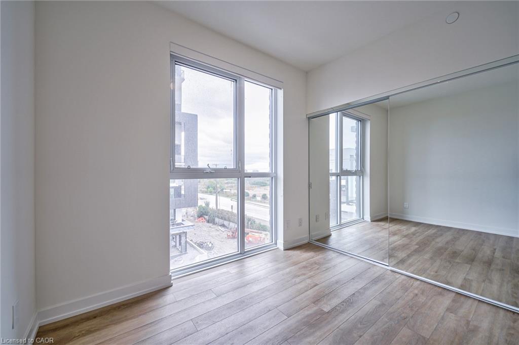 403-345 Wheat Boom Drive, Oakville, ON - Indoor Photo Showing Other Room