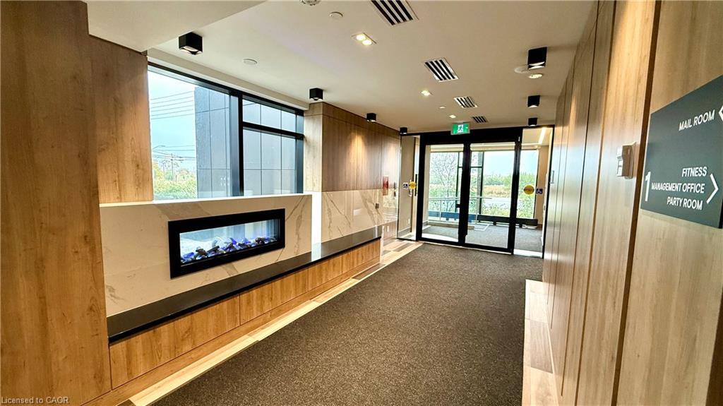 403-345 Wheat Boom Drive, Oakville, ON - Indoor Photo Showing Other Room