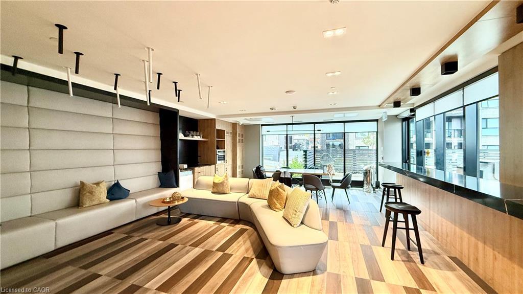 403-345 Wheat Boom Drive, Oakville, ON - Indoor