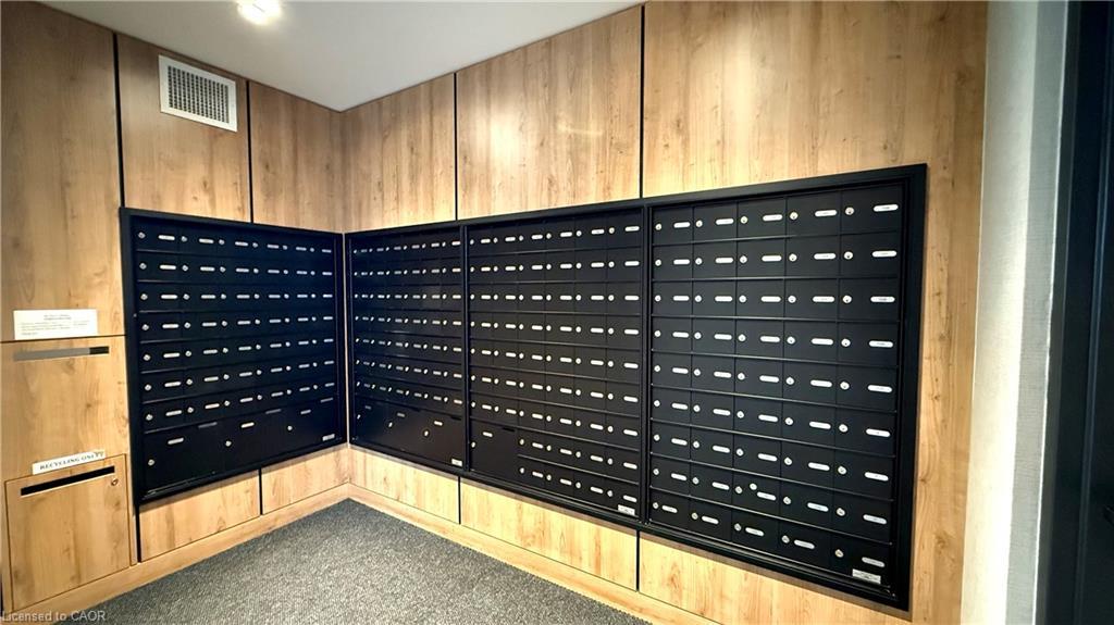 403-345 Wheat Boom Drive, Oakville, ON - Indoor Photo Showing Other Room