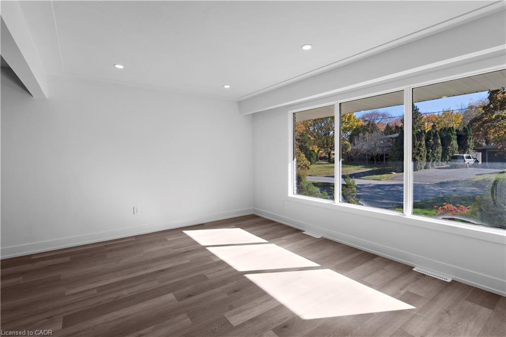 Upper-17 Old Coach Road, St. Catharines, ON - Indoor Photo Showing Other Room