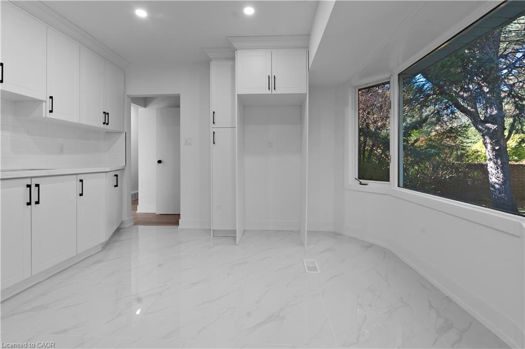 Upper-17 Old Coach Road, St. Catharines, ON - Indoor Photo Showing Other Room