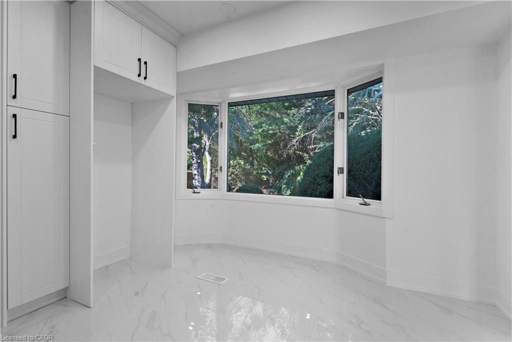 Upper-17 Old Coach Road, St. Catharines, ON - Indoor Photo Showing Other Room