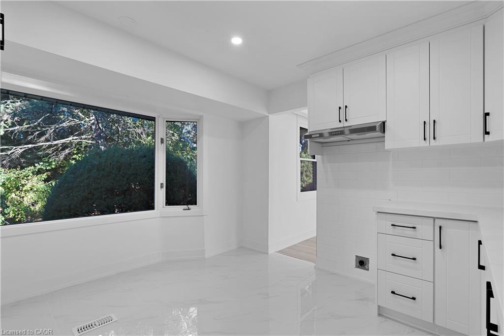 Upper-17 Old Coach Road, St. Catharines, ON - Indoor