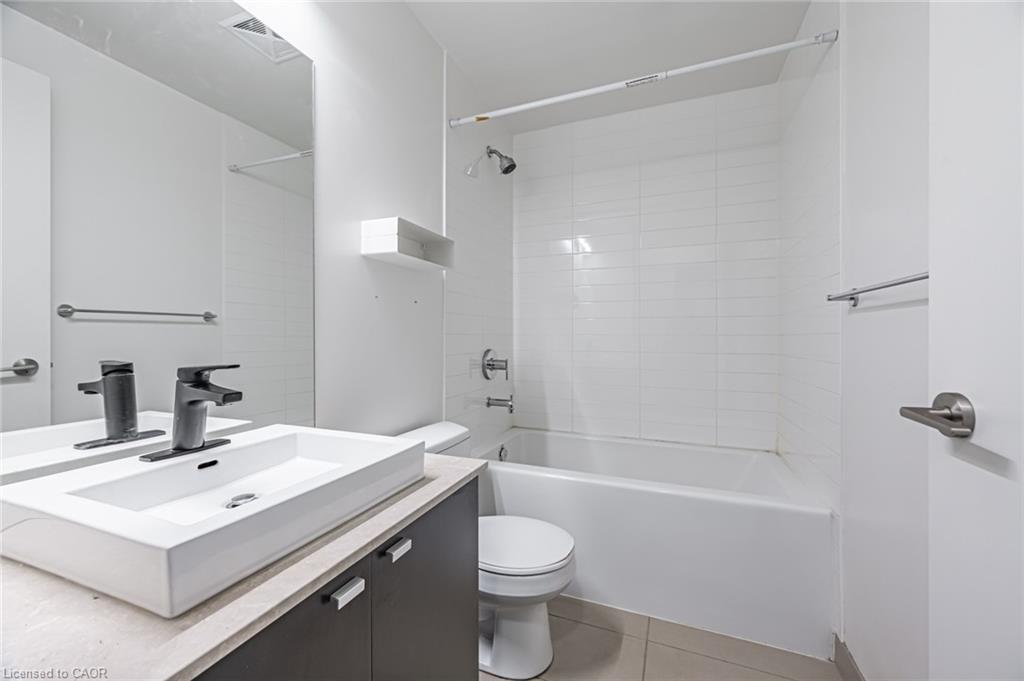 2206-105 The Queensway, Toronto, ON - Indoor Photo Showing Bathroom