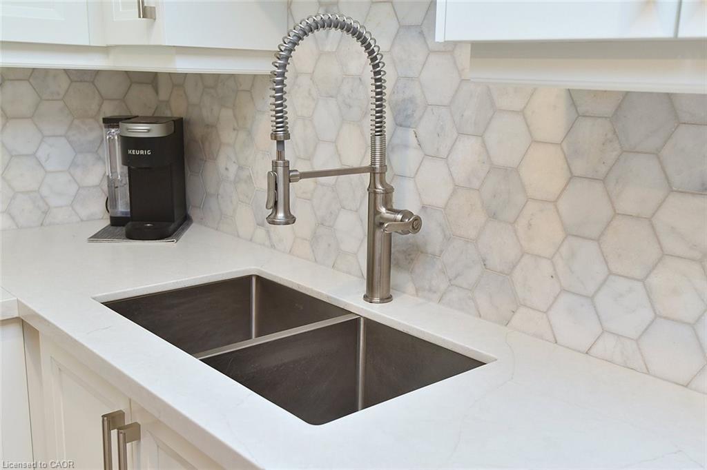 20-1245 Stephenson Drive, Burlington, ON - Indoor Photo Showing Kitchen With Double Sink