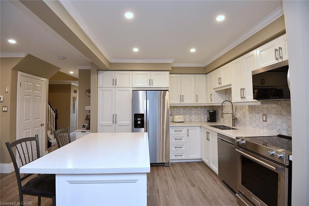 20-1245 Stephenson Drive, Burlington, ON - Indoor Photo Showing Kitchen With Double Sink