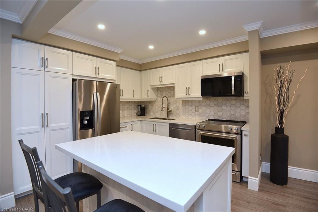 20-1245 Stephenson Drive, Burlington, ON - Indoor Photo Showing Kitchen