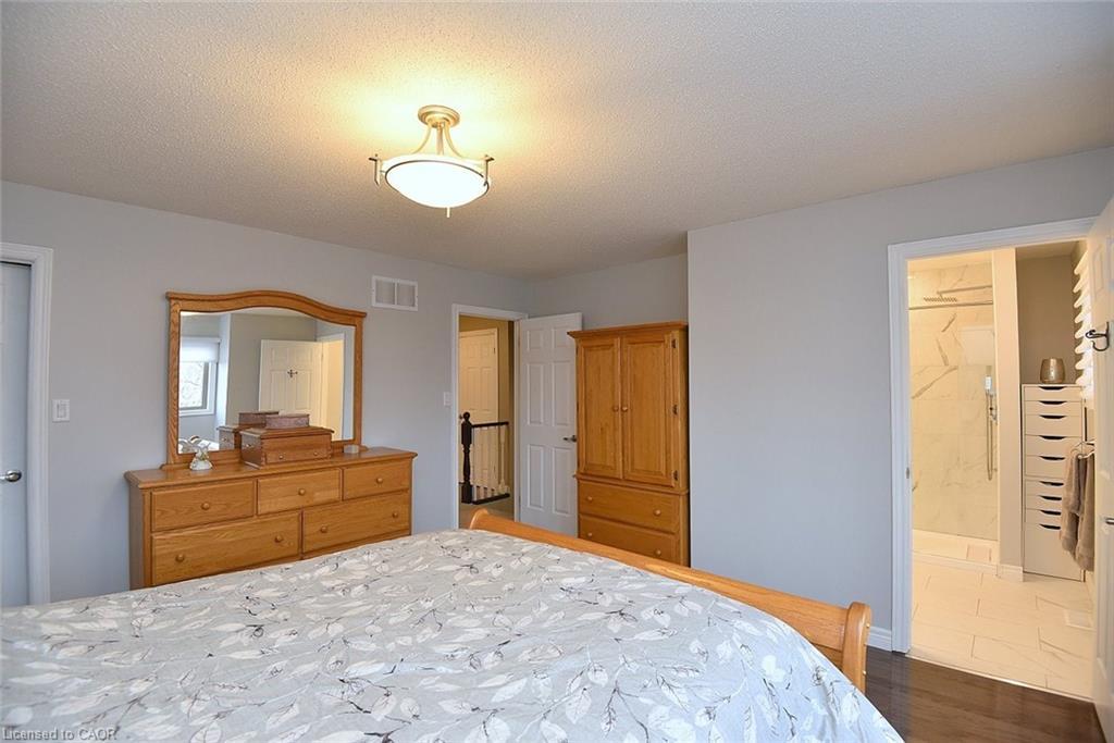 20-1245 Stephenson Drive, Burlington, ON - Indoor Photo Showing Bedroom