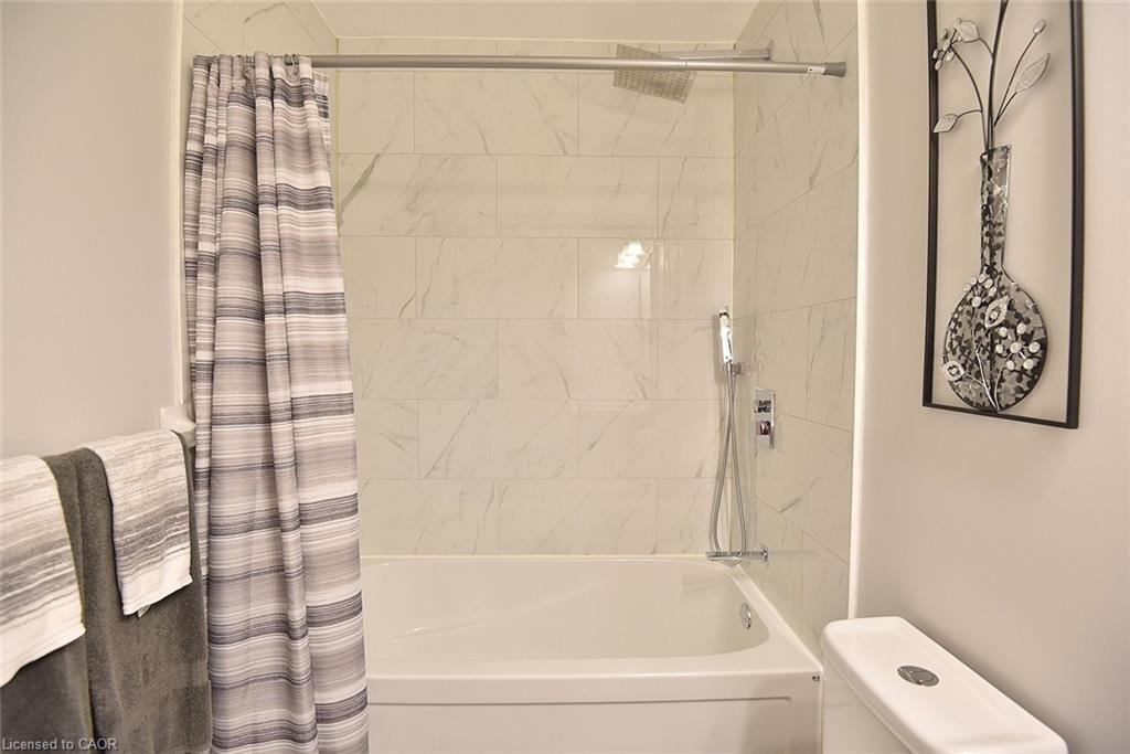 20-1245 Stephenson Drive, Burlington, ON - Indoor Photo Showing Bathroom