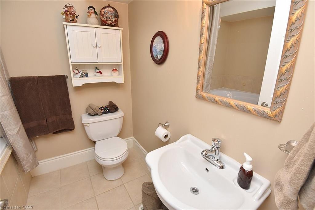 20-1245 Stephenson Drive, Burlington, ON - Indoor Photo Showing Bathroom