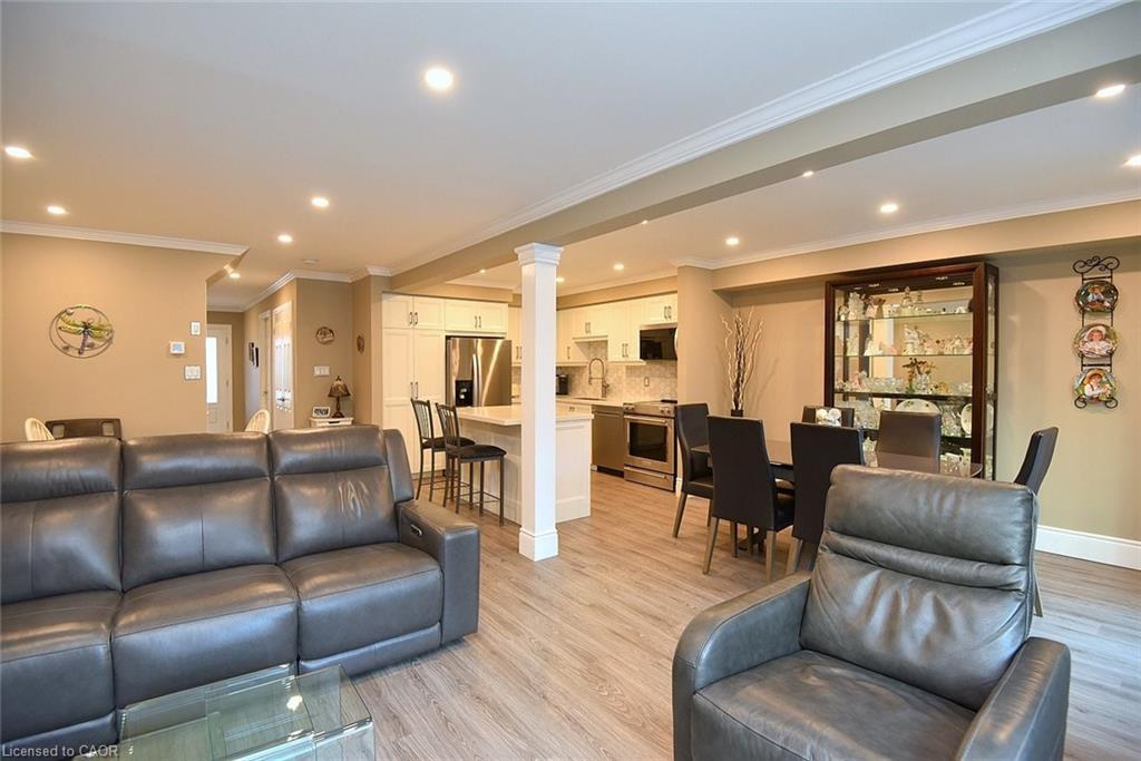 20-1245 Stephenson Drive, Burlington, ON - Indoor Photo Showing Living Room