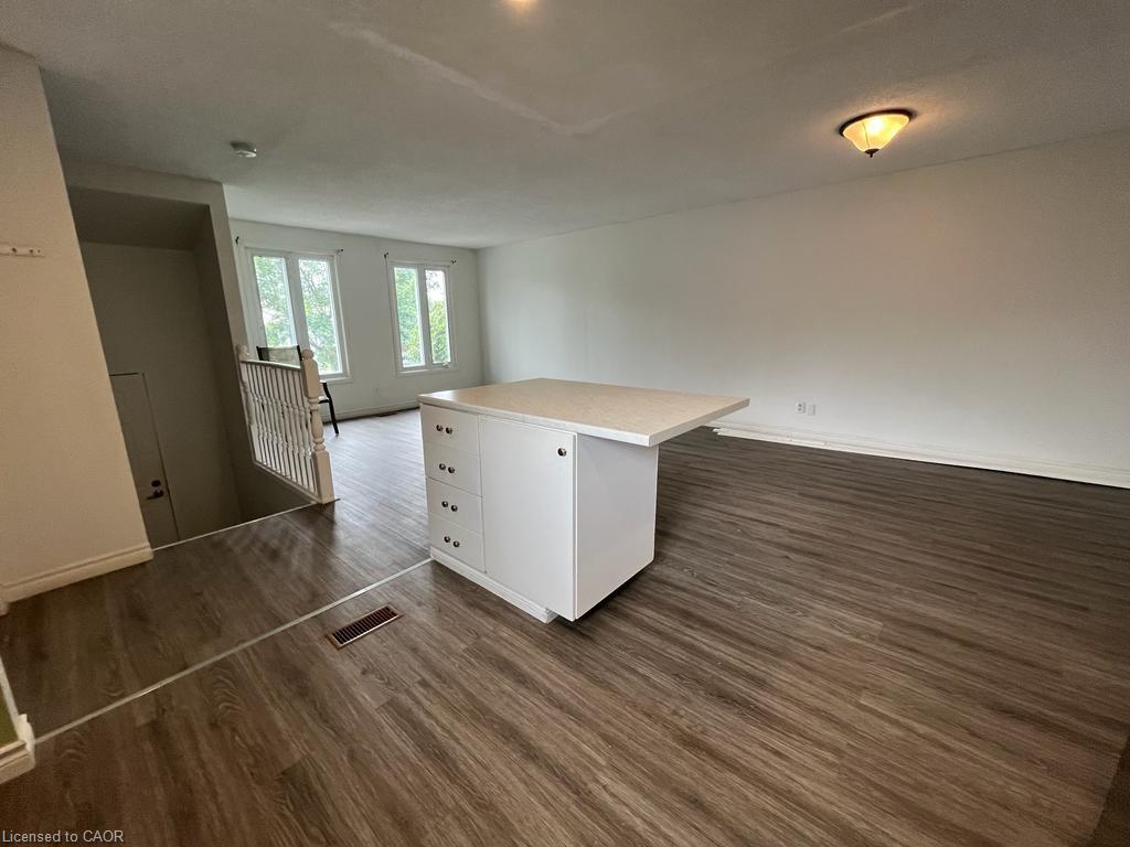 Main-38 Mayfair Drive, Welland, ON - Indoor Photo Showing Other Room