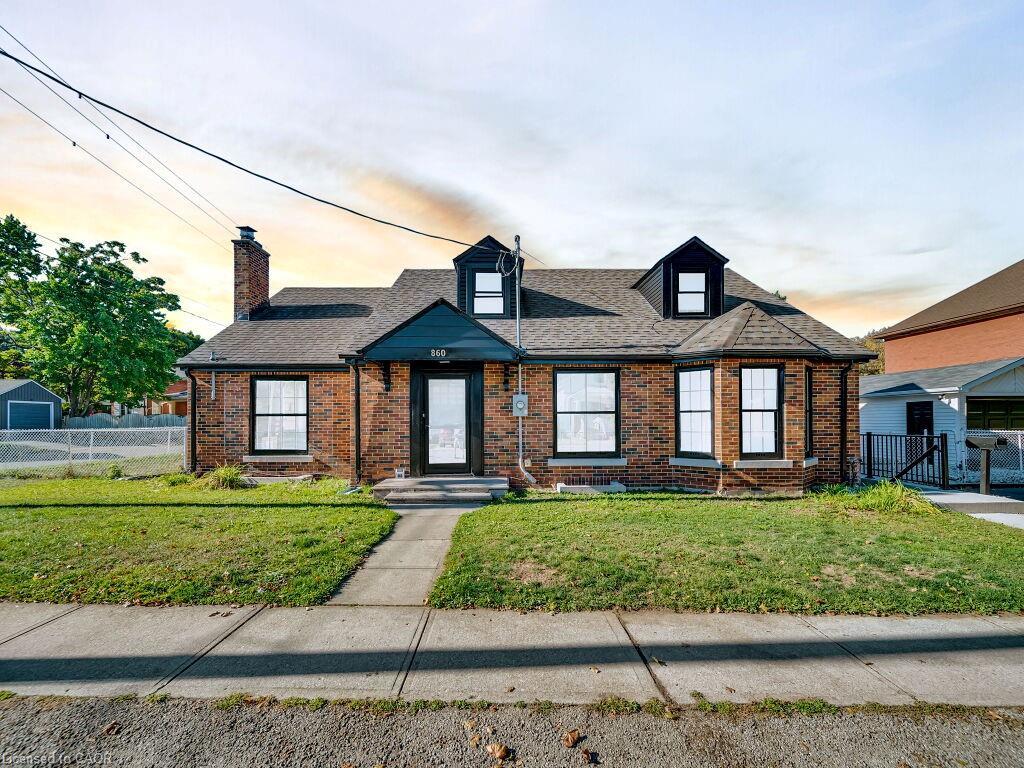 860 Vine Street, Cambridge, ON - Outdoor With Facade