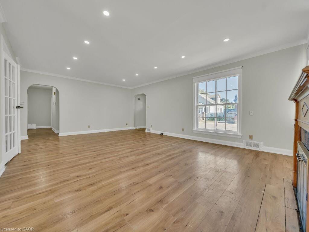 860 Vine Street, Cambridge, ON - Indoor With Fireplace