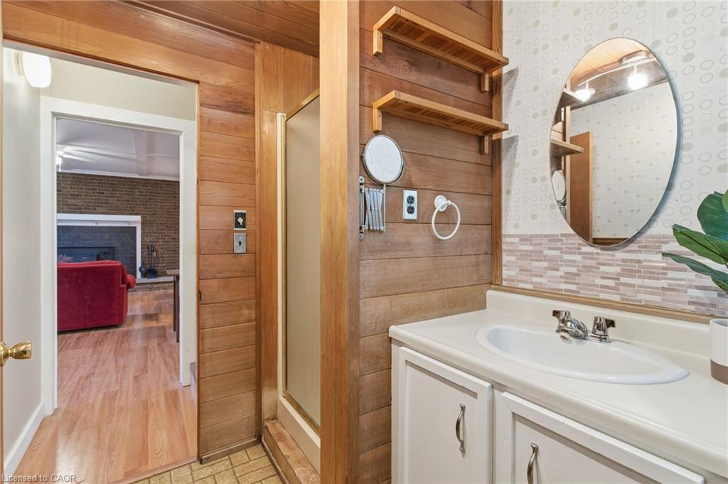 2540 Merritt Road, Thorold, ON - Indoor Photo Showing Bathroom