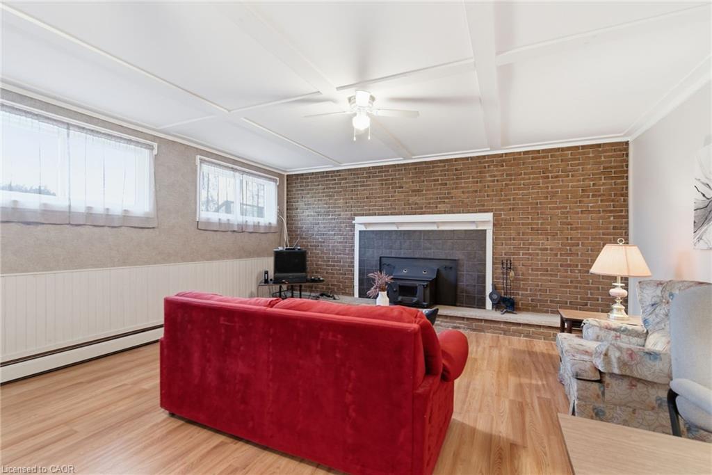 2540 Merritt Road, Thorold, ON - Indoor Photo Showing Other Room With Fireplace