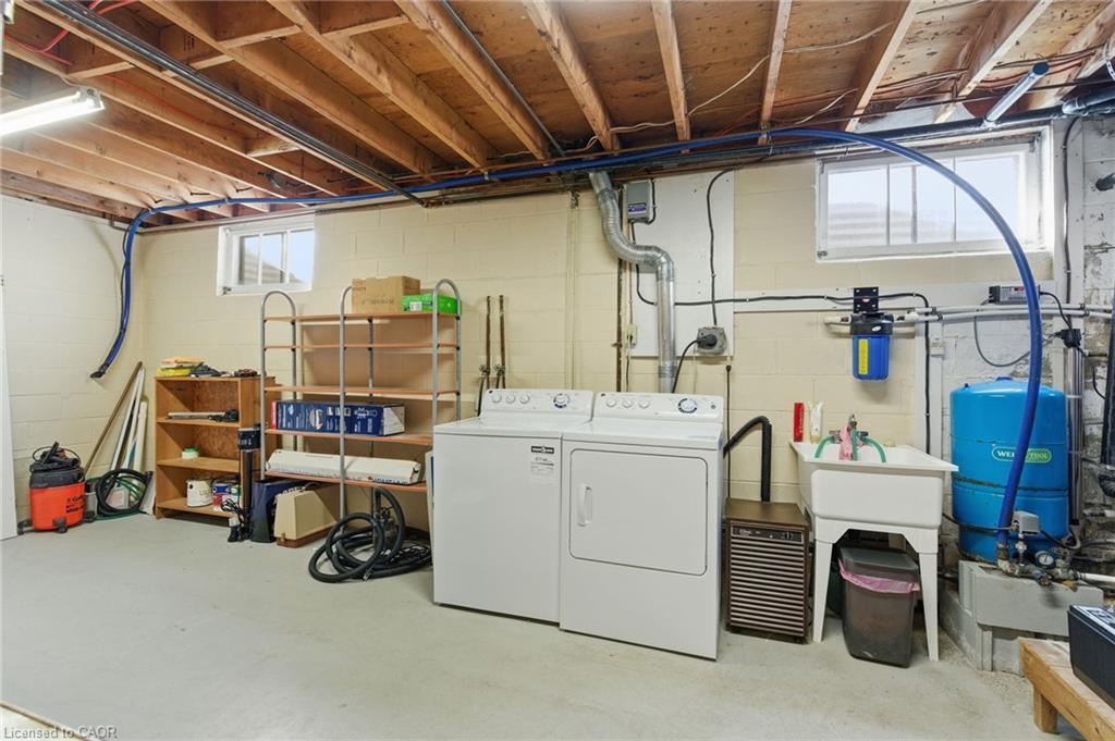 2540 Merritt Road, Thorold, ON - Indoor Photo Showing Laundry Room