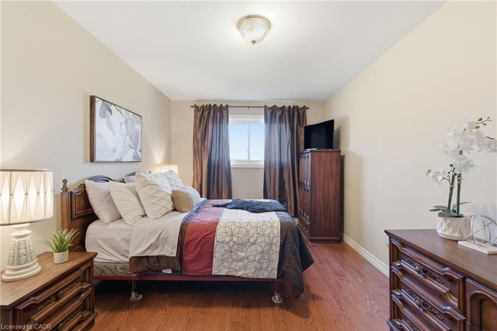 2540 Merritt Road, Thorold, ON - Indoor Photo Showing Bedroom