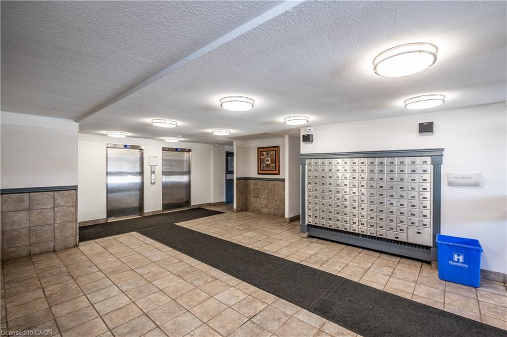 501-15 Nicklaus Drive, Hamilton, ON - Indoor Photo Showing Other Room
