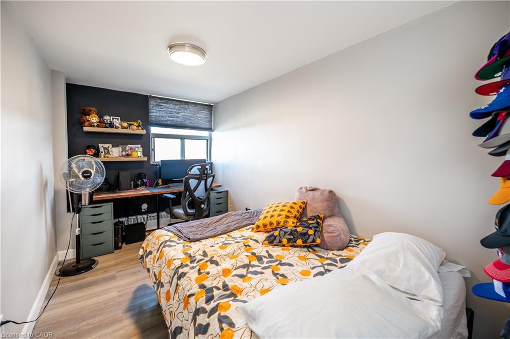 501-15 Nicklaus Drive, Hamilton, ON - Indoor Photo Showing Bedroom