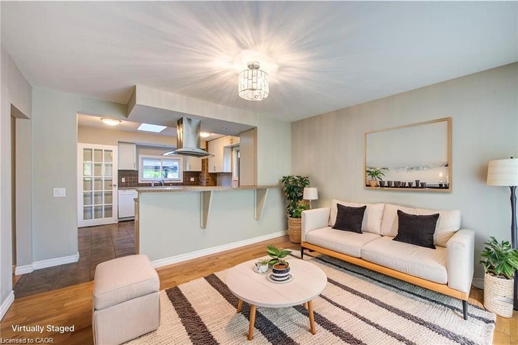 1319 Roseville Road, Cambridge, ON - Indoor Photo Showing Living Room