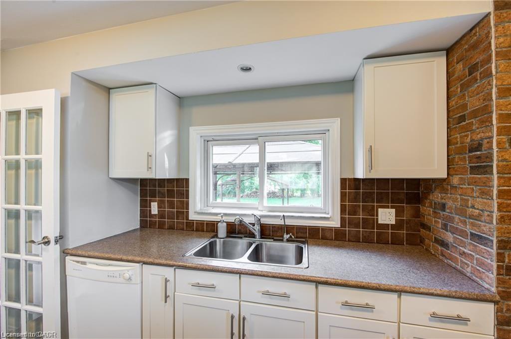 1319 Roseville Road, Cambridge, ON - Indoor Photo Showing Kitchen With Double Sink