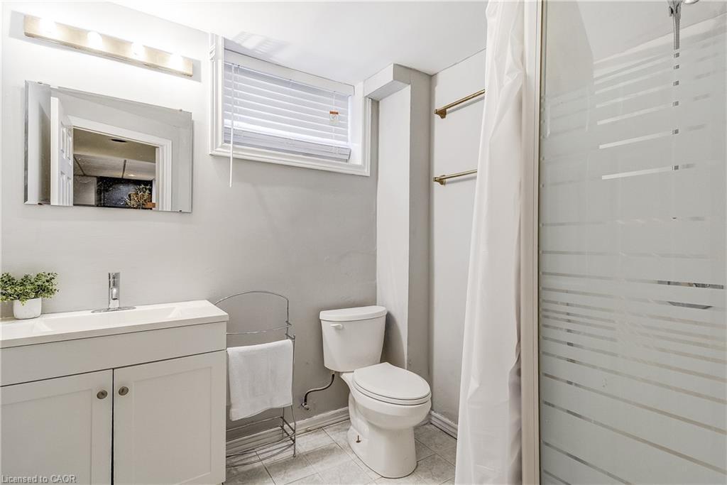 2145 Sandringham Drive, Burlington, ON - Indoor Photo Showing Bathroom
