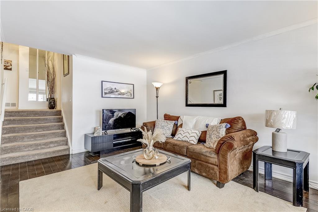 2145 Sandringham Drive, Burlington, ON - Indoor Photo Showing Living Room