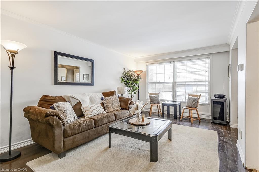 2145 Sandringham Drive, Burlington, ON - Indoor Photo Showing Living Room