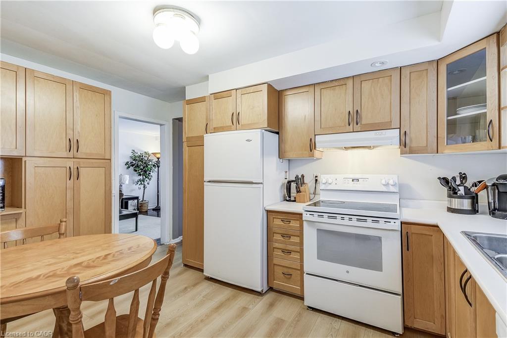 2145 Sandringham Drive, Burlington, ON - Indoor Photo Showing Kitchen