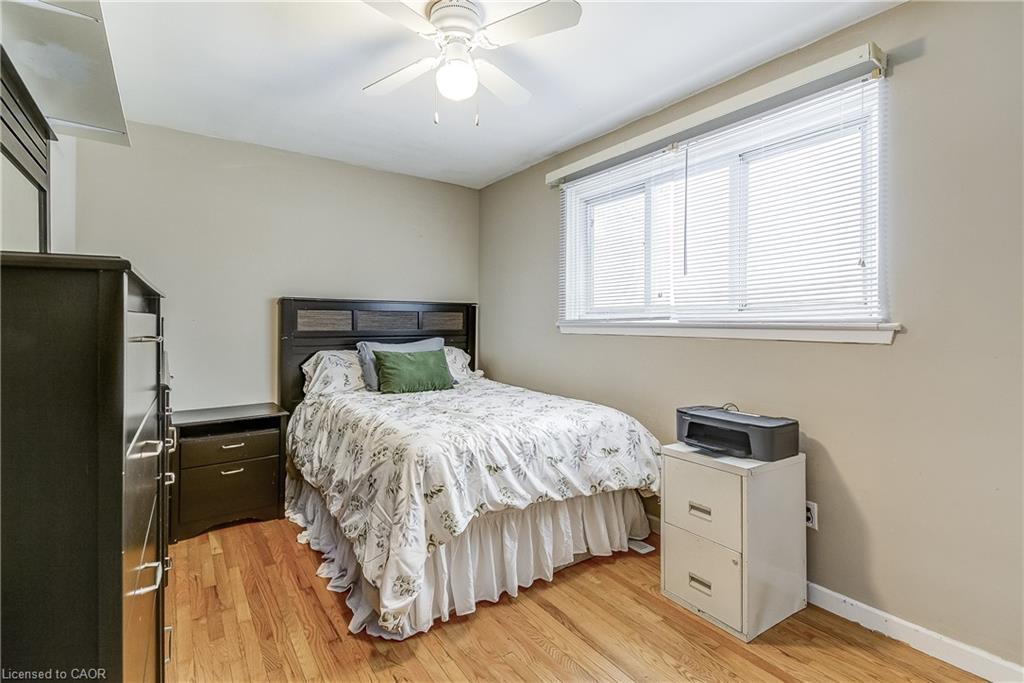 2145 Sandringham Drive, Burlington, ON - Indoor Photo Showing Bedroom