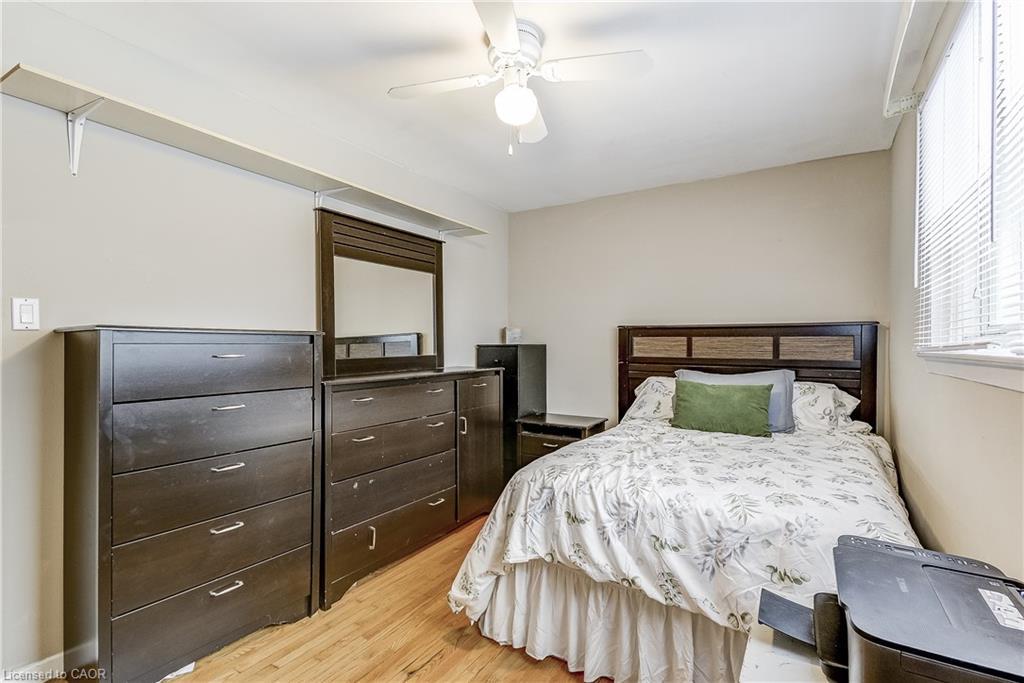 2145 Sandringham Drive, Burlington, ON - Indoor Photo Showing Bedroom