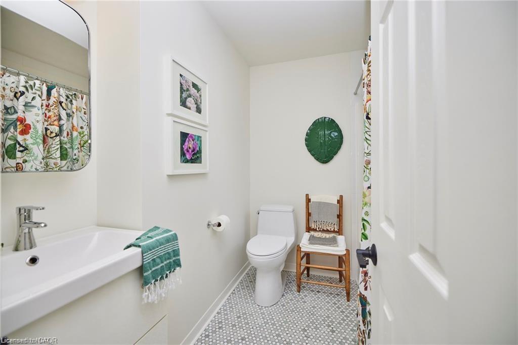 18 Graham Avenue, St. Catharines, ON - Indoor Photo Showing Bathroom