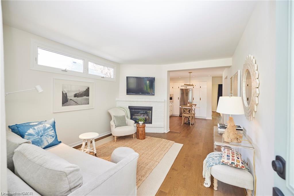 18 Graham Avenue, St. Catharines, ON - Indoor Photo Showing Living Room With Fireplace