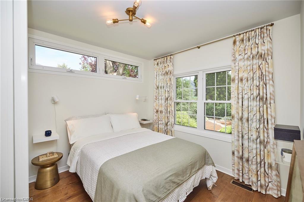 18 Graham Avenue, St. Catharines, ON - Indoor Photo Showing Bedroom