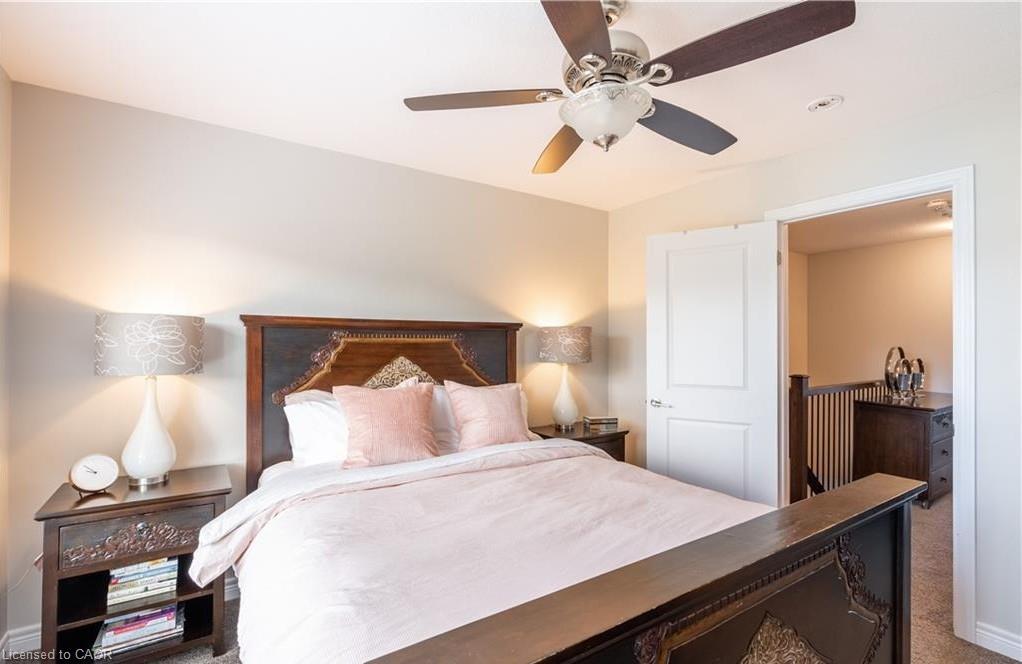 15 Pierre Trudeau Lane, Grimsby, ON - Indoor Photo Showing Bedroom