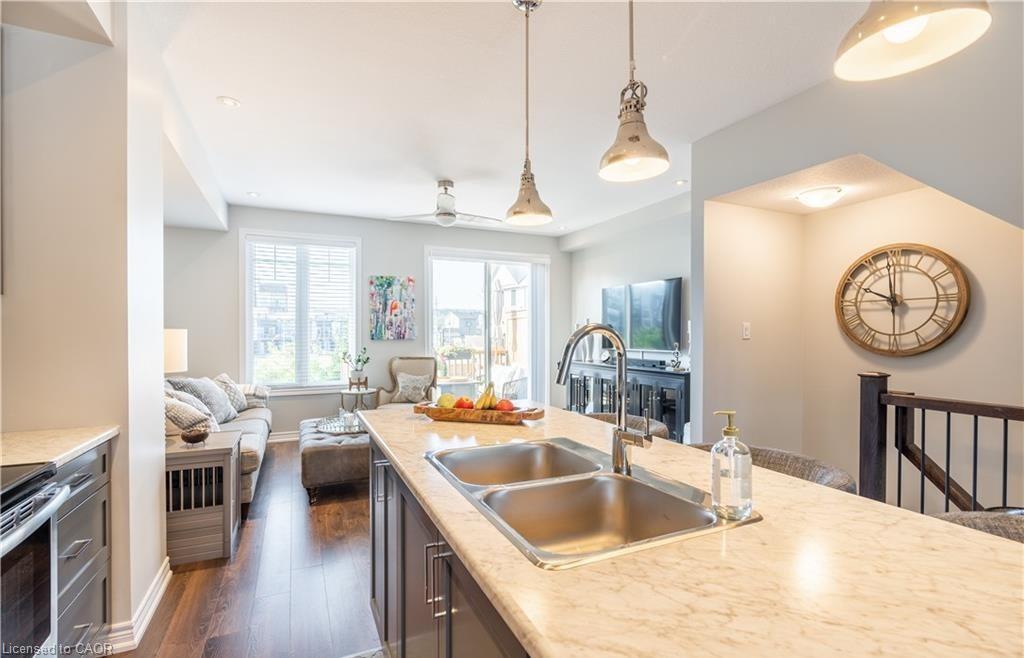 15 Pierre Trudeau Lane, Grimsby, ON - Indoor Photo Showing Kitchen With Double Sink