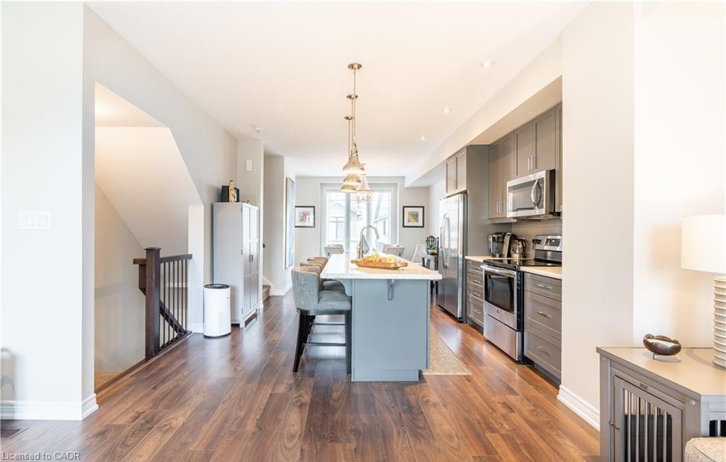 15 Pierre Trudeau Lane, Grimsby, ON - Indoor Photo Showing Kitchen